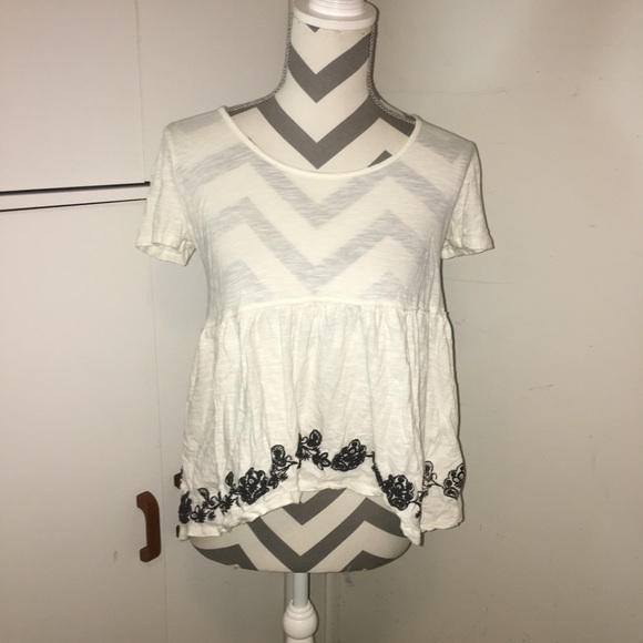 COCO & JAIMESON | open back embroidered top - Picture 2 of 5